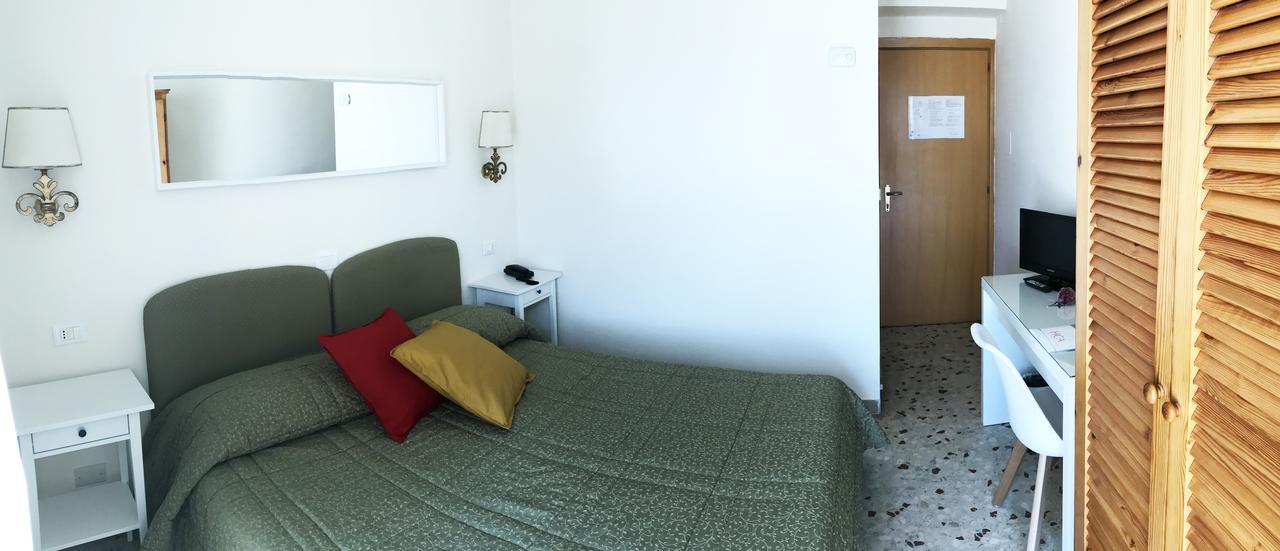 Villa Del Sole Terracina Esterno foto