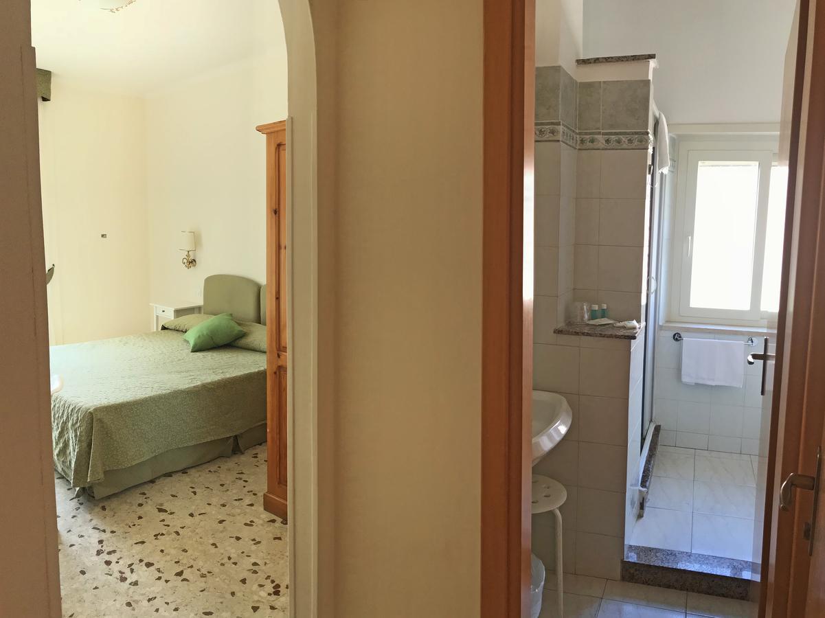 Villa Del Sole Terracina Esterno foto