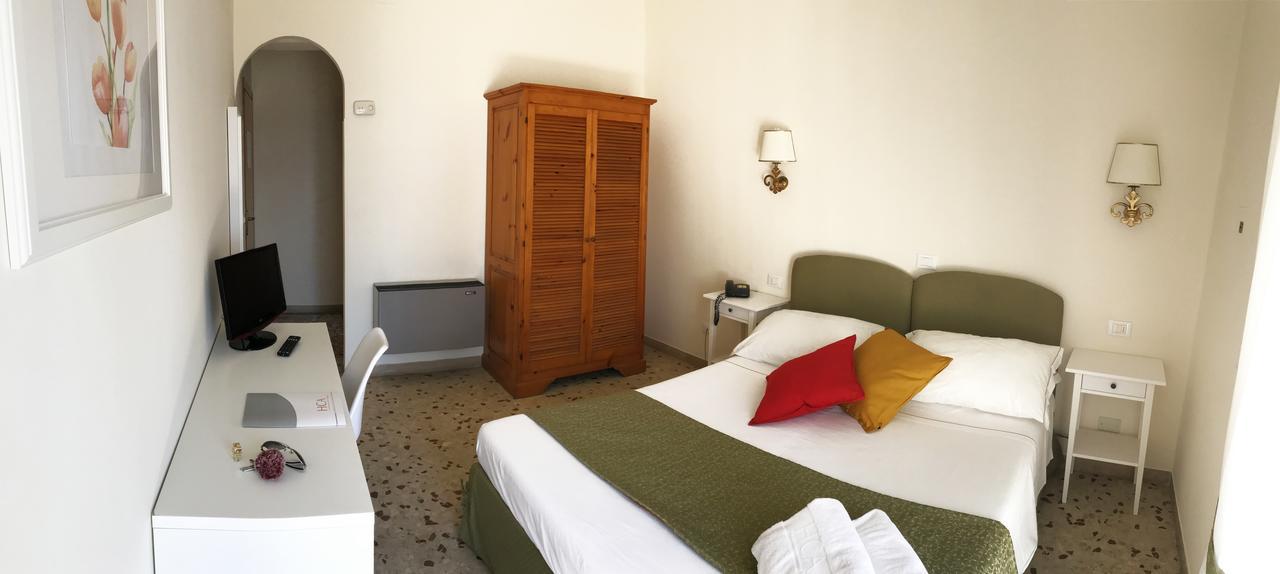 Villa Del Sole Terracina Esterno foto