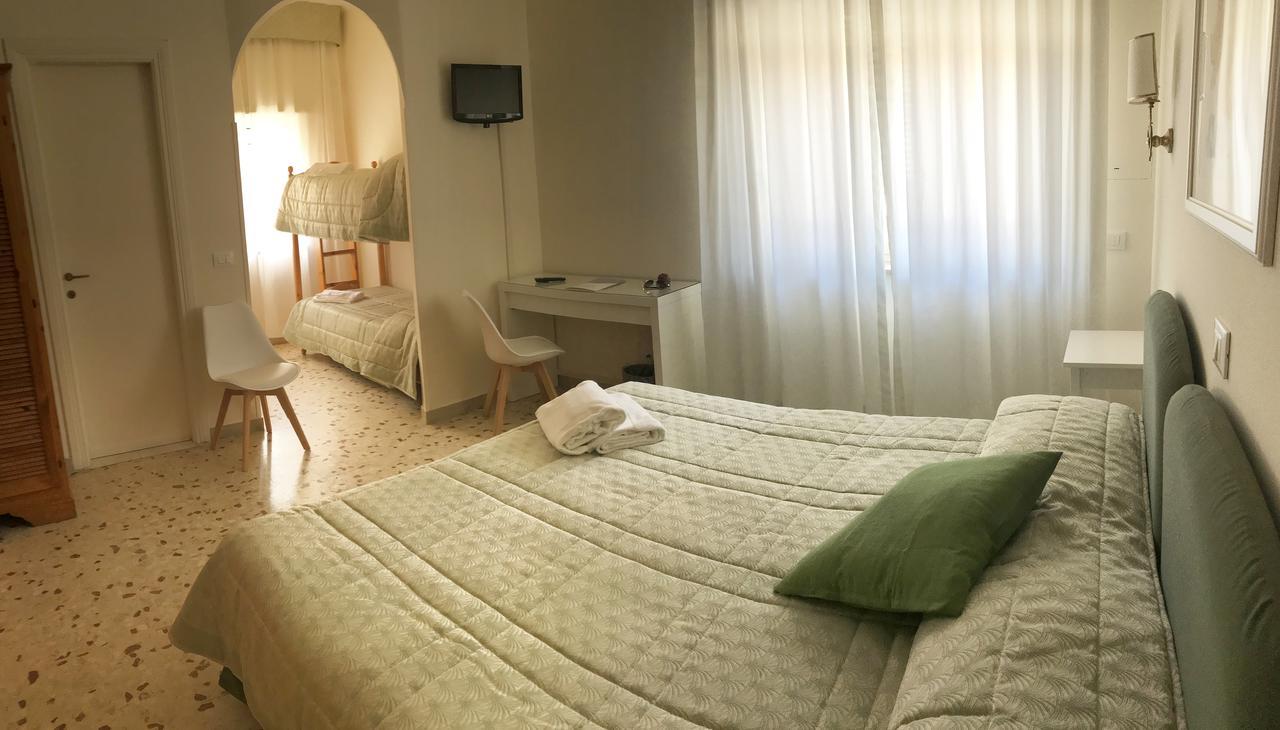 Villa Del Sole Terracina Esterno foto
