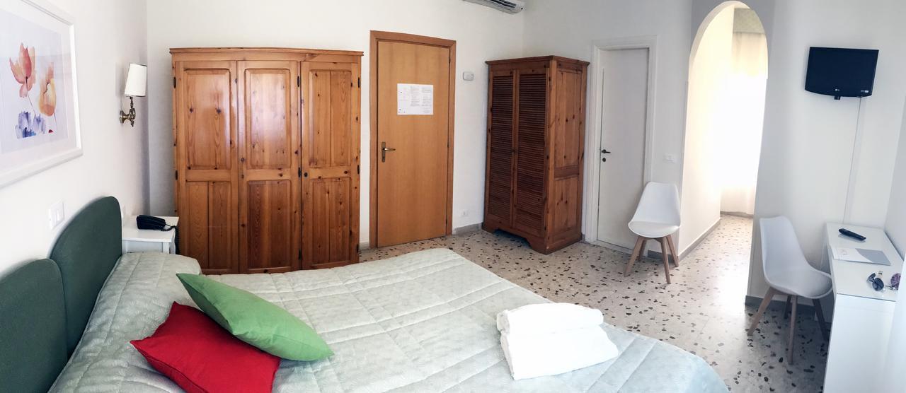 Villa Del Sole Terracina Esterno foto