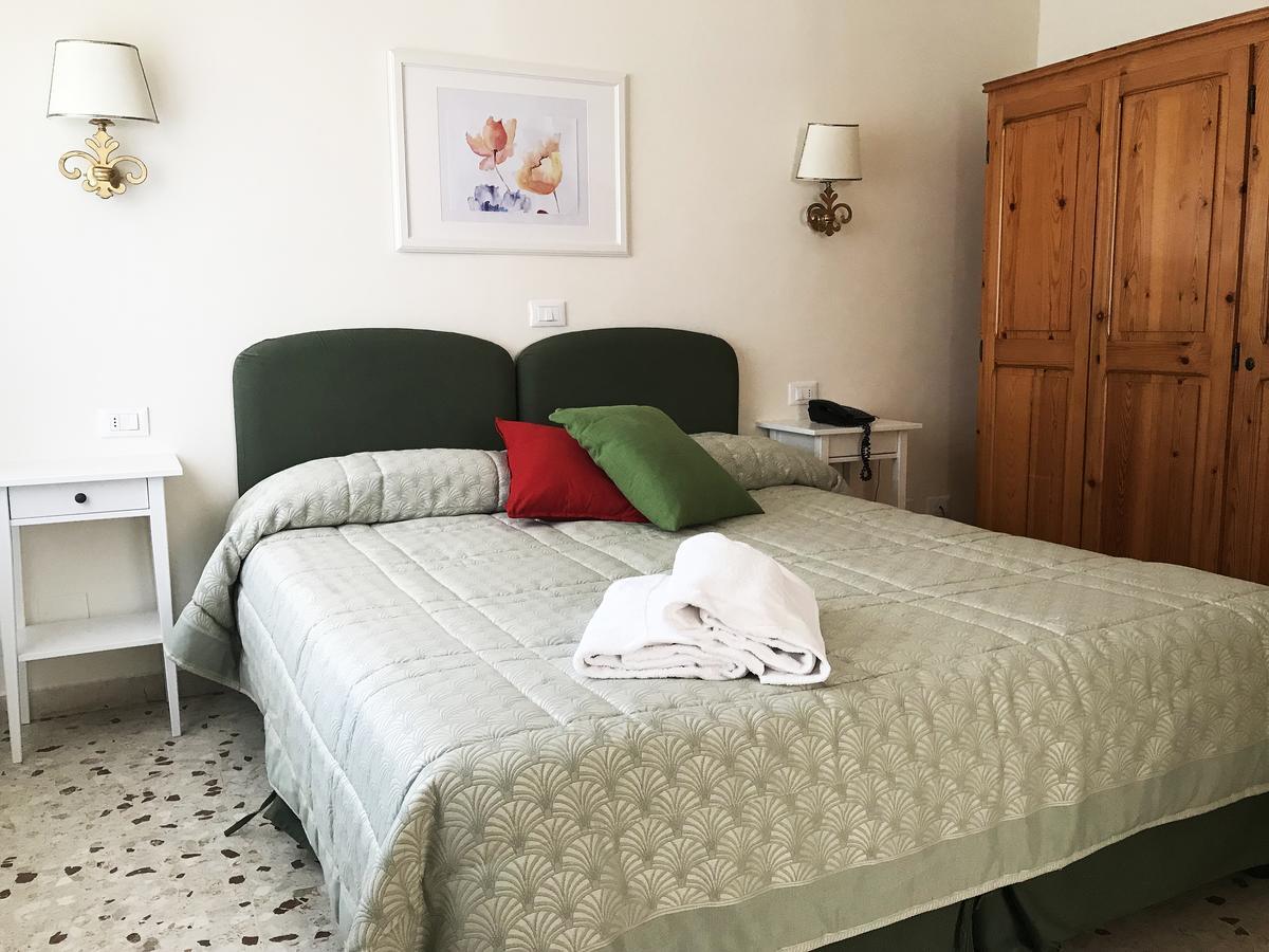 Villa Del Sole Terracina Esterno foto